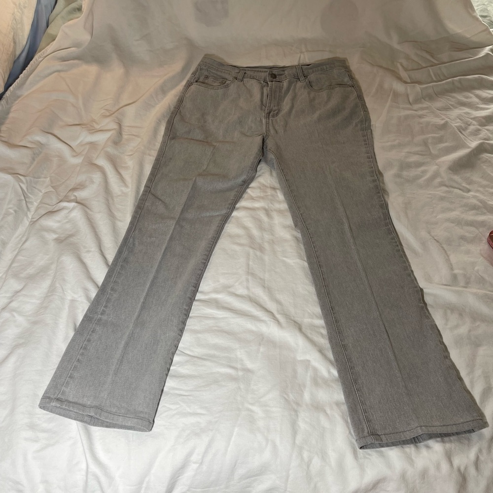 DG2 by Diane Gilman light grey wash stretch jeans size 10